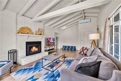 Living - 6685 Sunnyhill Rd, Joshua Tree, CA 92252 photo 2 of 2