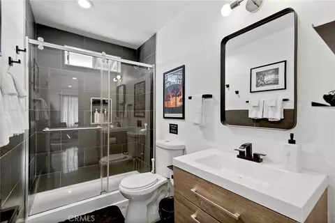 Bath - 61910 Sunburst Cir, Joshua Tree, CA 92252 photo 1 of 2