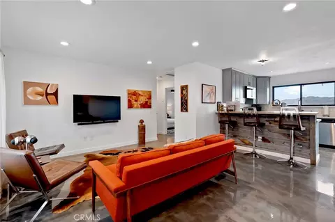 Living - 61910 Sunburst Cir, Joshua Tree, CA 92252 photo 3 of 4