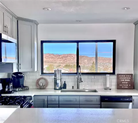 Kitchen - 61910 Sunburst Cir, Joshua Tree, CA 92252 photo 2 of 6