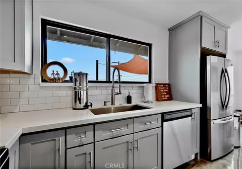 Kitchen - 61910 Sunburst Cir, Joshua Tree, CA 92252 photo 5 of 6