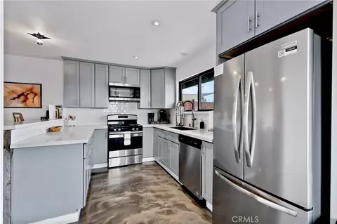 Kitchen - 61910 Sunburst Cir, Joshua Tree, CA 92252 photo 4 of 6