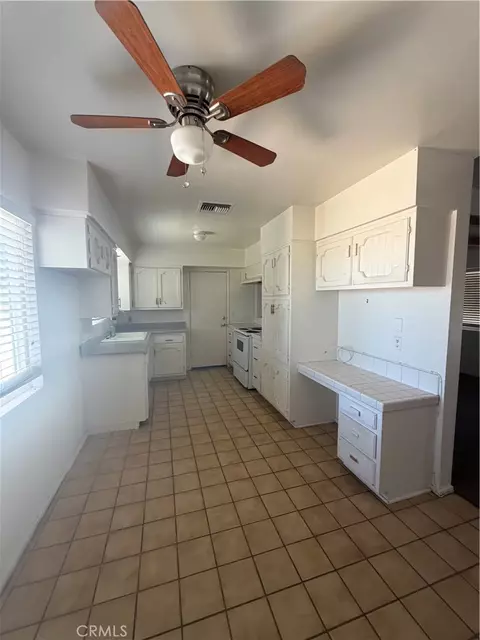 Kitchen - 7316 Hanford Ave, Yucca Valley, CA 92284 photo 2 of 2