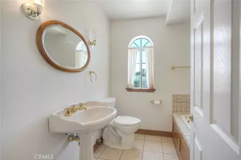 Bath - 724 Barsby, Vista, CA 92084 photo 4 of 4