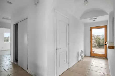 Entry Way - 5099 Balsa Ave, Yucca Valley, CA 92284 photo 2 of 2