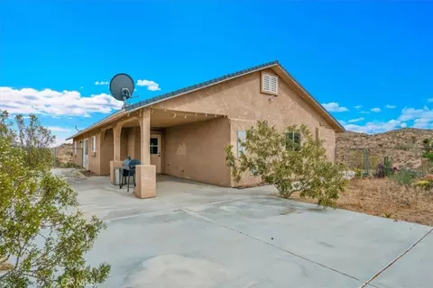 Exterior - 5099 Balsa Ave, Yucca Valley, CA 92284 photo 4 of 7