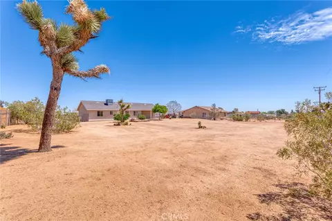 Exterior - 58285 Caliente, Yucca Valley, CA 92284 photo 7 of 8