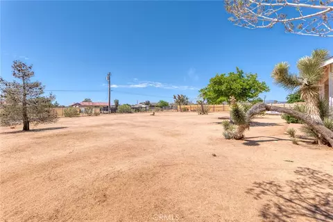 Exterior - 58285 Caliente, Yucca Valley, CA 92284 photo 5 of 8