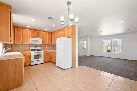 Kitchen - 58285 Caliente, Yucca Valley, CA 92284 photo 1 of 3