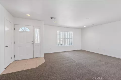 Living - 58285 Caliente, Yucca Valley, CA 92284 photo 3 of 4