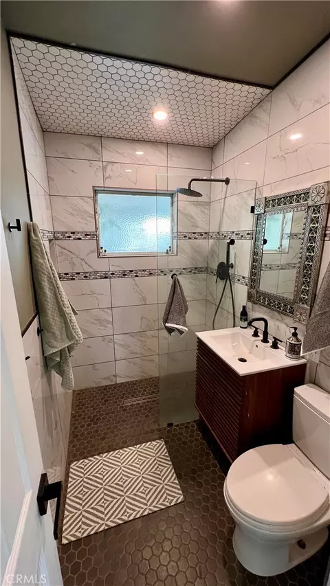 Bath - 74885 Serrano Dr, Twentynine Palms, CA 92277 photo 1 of 2