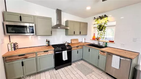 Kitchen - 74885 Serrano Dr, Twentynine Palms, CA 92277 photo 1 of 2