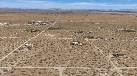 View/Area - 63773 Hollinger, Joshua Tree, CA 92252 photo 5 of 6