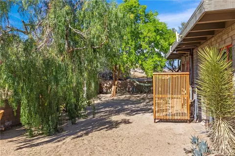 Exterior - 63773 Hollinger, Joshua Tree, CA 92252 photo 23 of 26