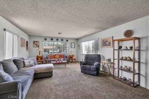 Living - 7461 Cibola, Yucca Valley, CA 92284 photo 2 of 4