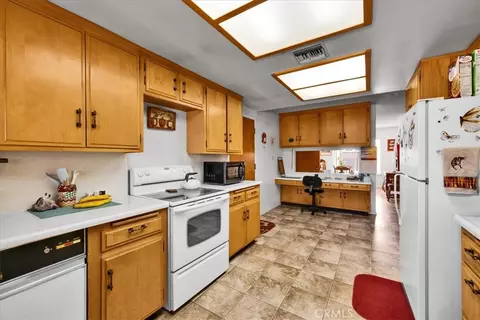 Kitchen - 7461 Cibola, Yucca Valley, CA 92284 photo 3 of 5