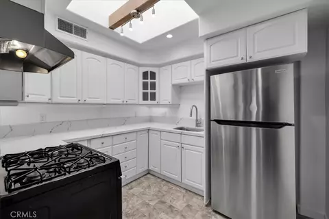 Kitchen - 61833 Alta Mesa, Joshua Tree, CA 92252 photo 5 of 9