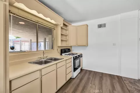 Kitchen - 61833 Alta Mesa, Joshua Tree, CA 92252 photo 9 of 9