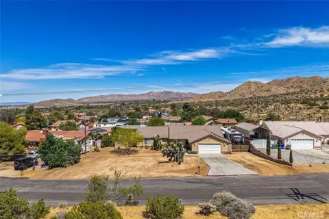 View/Area - 8469 Deer, Yucca Valley, CA 92284 photo 7 of 9