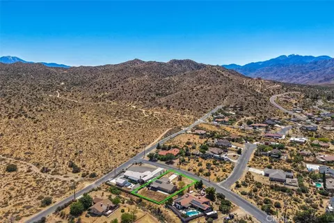 View/Area - 8469 Deer, Yucca Valley, CA 92284 photo 3 of 9