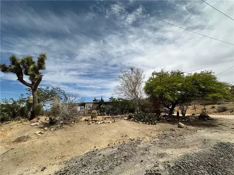 Exterior - 57672 Shepard Ln, Yucca Valley, CA 92284 photo 4 of 25