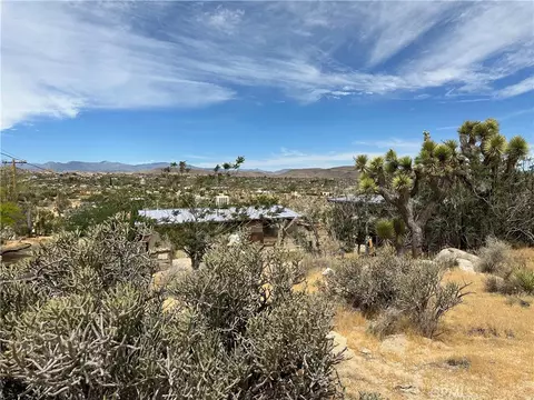 Exterior - 57672 Shepard Ln, Yucca Valley, CA 92284 photo 2 of 25