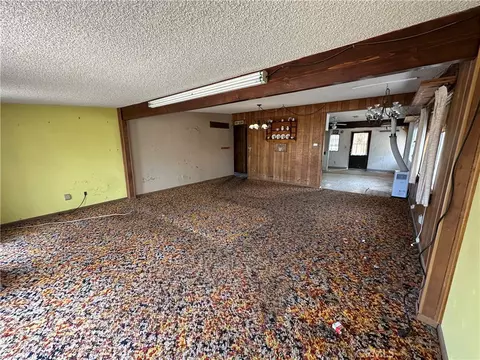 Living - 57672 Shepard Ln, Yucca Valley, CA 92284 photo 2 of 4