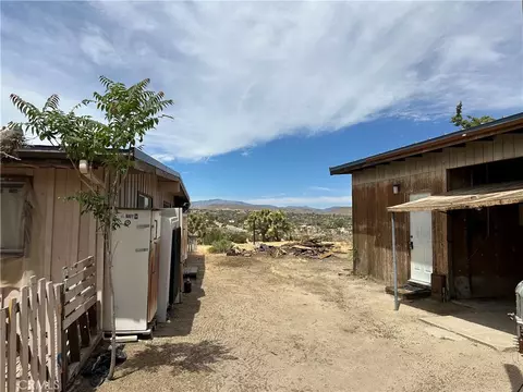Exterior - 57672 Shepard Ln, Yucca Valley, CA 92284 photo 11 of 25