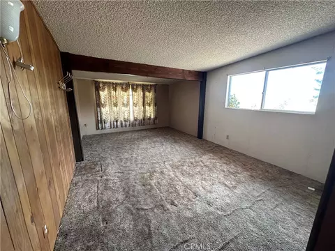 Living - 57672 Shepard Ln, Yucca Valley, CA 92284 photo 3 of 4