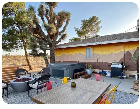 Exterior - 3893 Manchester, Yucca Valley, CA 92284 photo 4 of 8