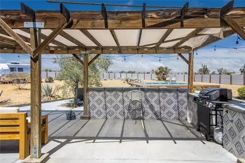 Exterior - 1564 Luna Mesa Rd, Yucca Valley, CA 92284 photo 9 of 21