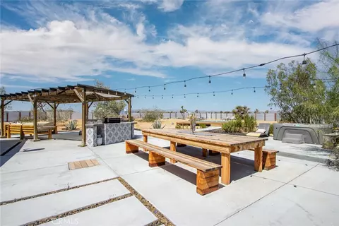 Exterior - 1564 Luna Mesa Rd, Yucca Valley, CA 92284 photo 5 of 19