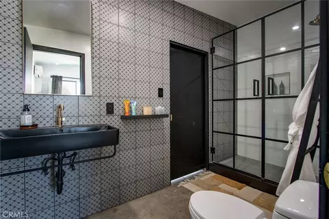 Bath - 1564 Luna Mesa Rd, Yucca Valley, CA 92284 photo 3 of 4