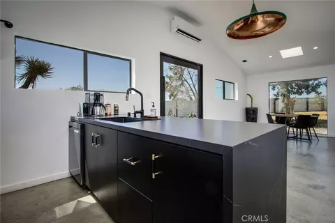 Kitchen - 1564 Luna Mesa Rd, Yucca Valley, CA 92284 photo 5 of 9