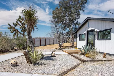 Exterior - 1564 Luna Mesa Rd, Yucca Valley, CA 92284 photo 4 of 19