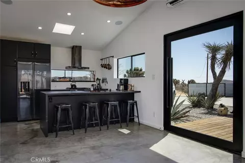 Kitchen - 1564 Luna Mesa Rd, Yucca Valley, CA 92284 photo 2 of 9
