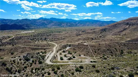 101 Cimarron Rd, Pioneertown, CA 92268