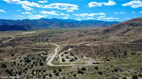 101 Cimarron Rd, Pioneertown, CA 92268