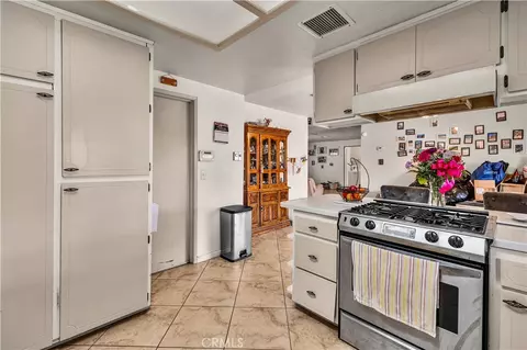 Kitchen - 61504 Capilla Dr, Joshua Tree, CA 92252 photo 4 of 5