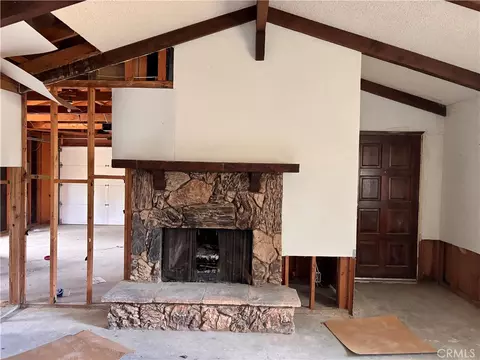 Living - 7890 Mariposa, Yucca Valley, CA 92284 photo 1 of 4