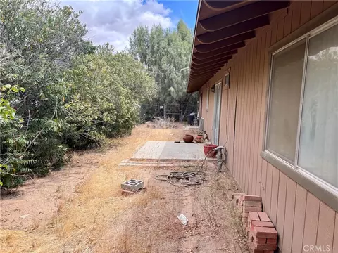 Exterior - 7890 Mariposa, Yucca Valley, CA 92284 photo 5 of 11