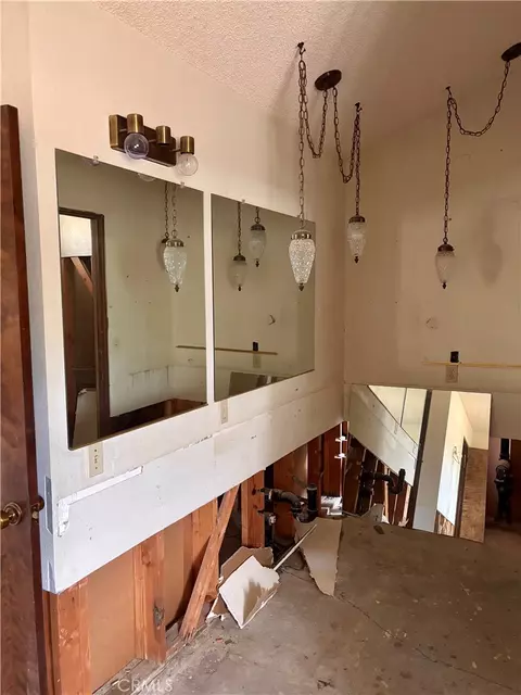 Bath - 7890 Mariposa, Yucca Valley, CA 92284 photo 1 of 5