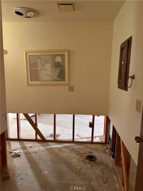 Bath - 7890 Mariposa, Yucca Valley, CA 92284 photo 4 of 5