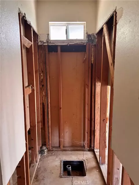 Bath - 7890 Mariposa, Yucca Valley, CA 92284 photo 5 of 5