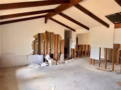 Living - 7890 Mariposa, Yucca Valley, CA 92284 photo 4 of 4