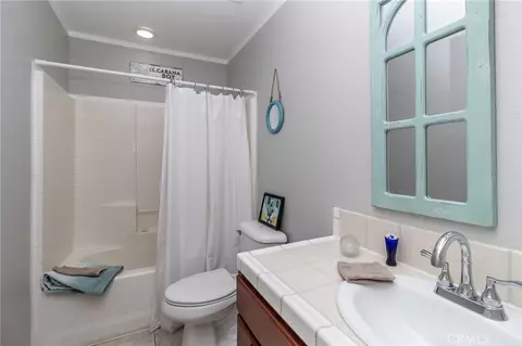Bath - 2249 Casa Linda, Needles, CA 92363 photo 5 of 5
