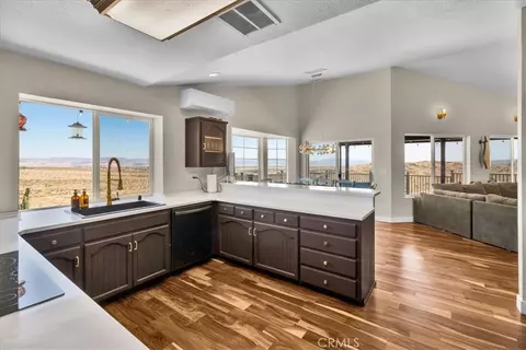 Kitchen - 71159 Sullivan, Twentynine Palms, CA 92277 photo 4 of 7