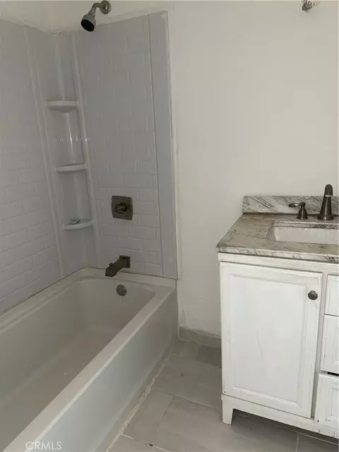 Bath - 91 Desnok St, Needles, CA 92363 photo 2 of 6