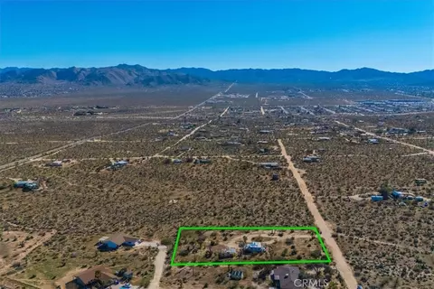 View/Area - 5437 Paradise View Rd, Yucca Valley, CA 92284 photo 8 of 11