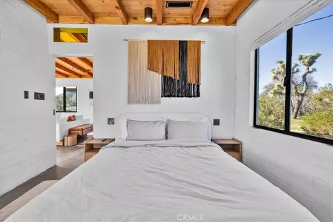 Bedroom - 5437 Paradise View Rd, Yucca Valley, CA 92284 photo 4 of 4
